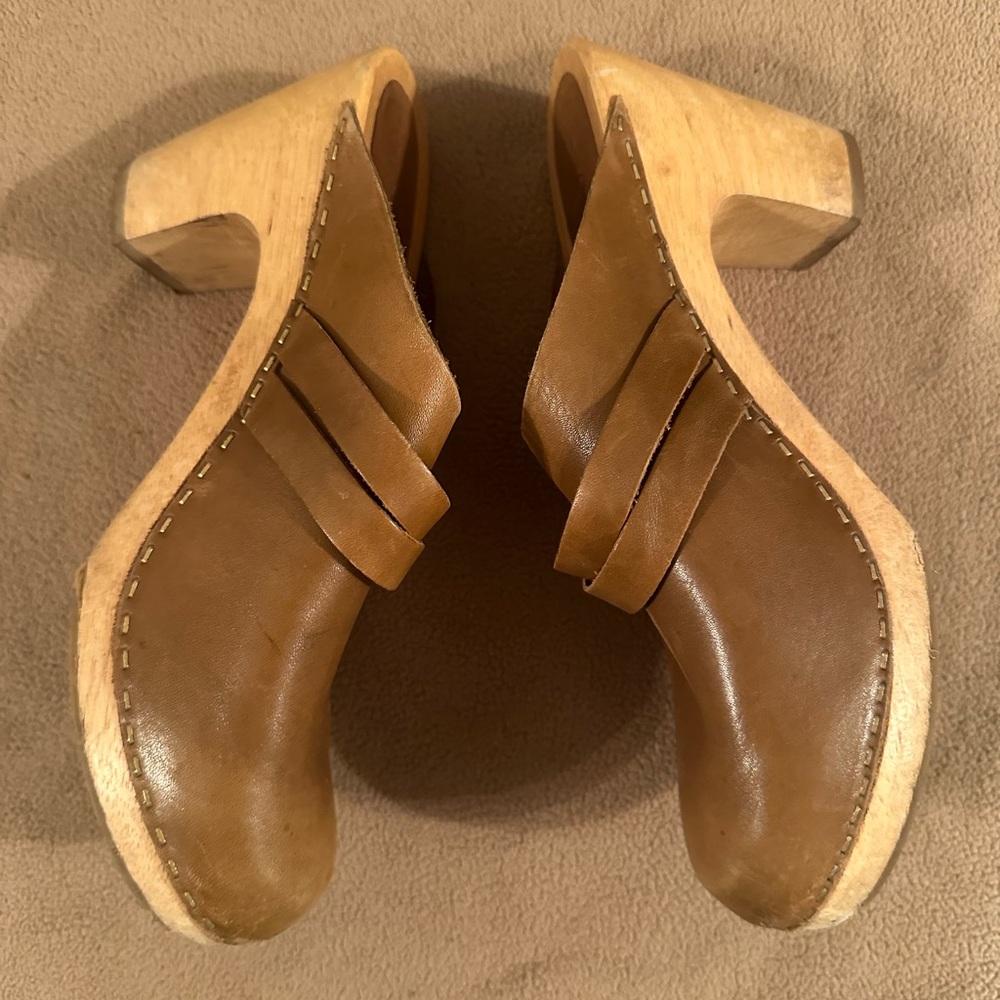 LL Bean - Brown Mustard Color Leather Clogs (W8)